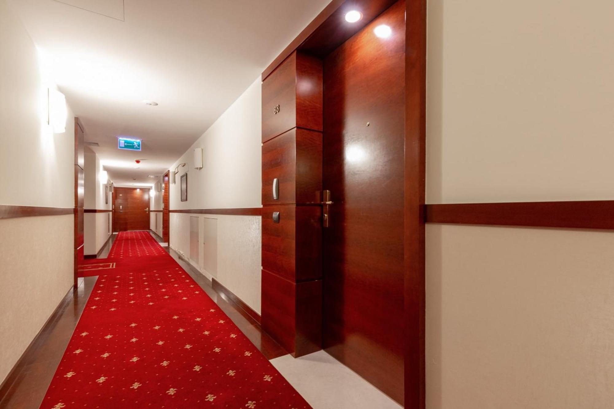 Center Exclusive By Renters Prestige