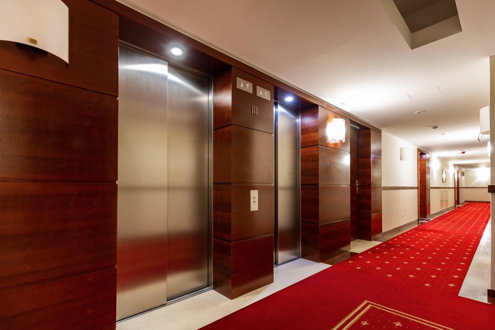 Center Exclusive By Renters Prestige * Warszawa